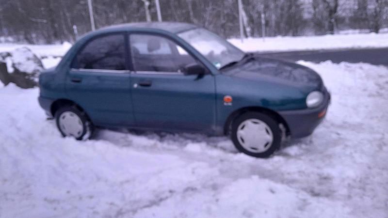 Second-hand Mazda 121 54 CP (39 kW) 1993 Verde Berlinǎ