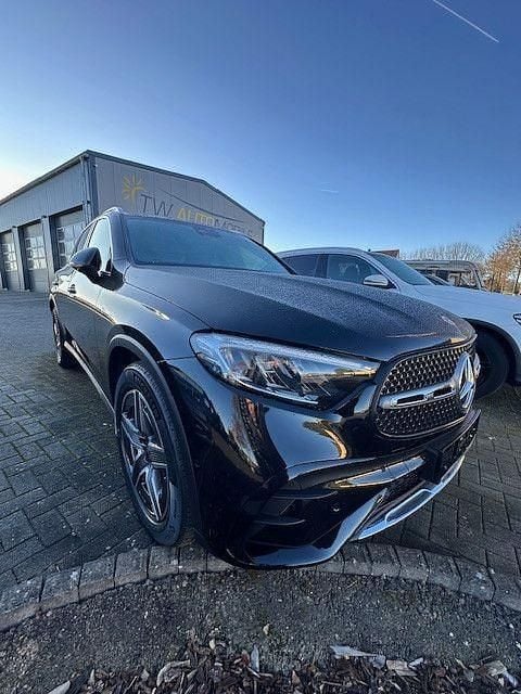 Gebraucht Mercedes GLC300 AMG 269 PS (197 kW) 2024 Schwarz SUV