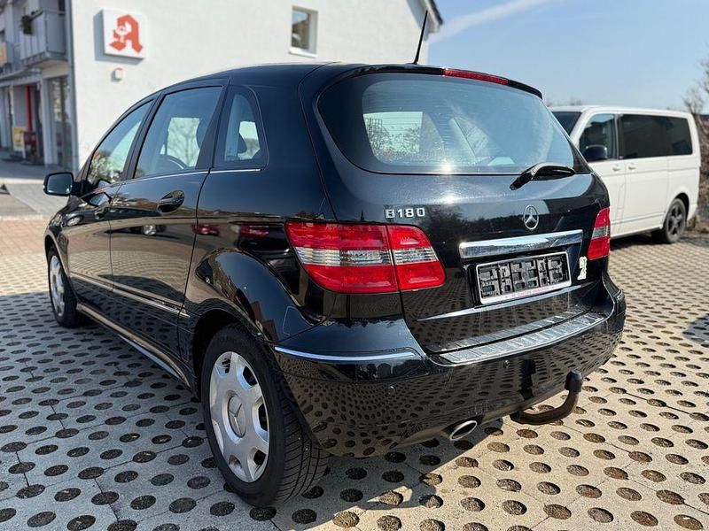 Gebraucht Mercedes B180 116 PS (85 kW) 2010 Schwarz Van / Kleinbus