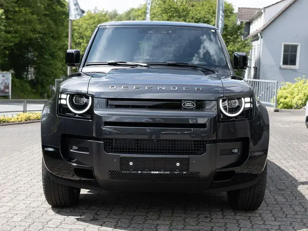 Neu Land Rover Defender SE Dynamic 249 PS (183 kW) 2026 Carpathian grey SUV