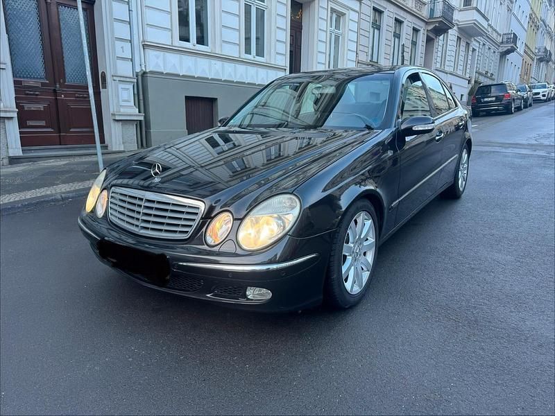 Schwarz Gebraucht 2002 Mercedes E500 Limousine | 7.500 € (Fairer Preis) - Bild 1/4