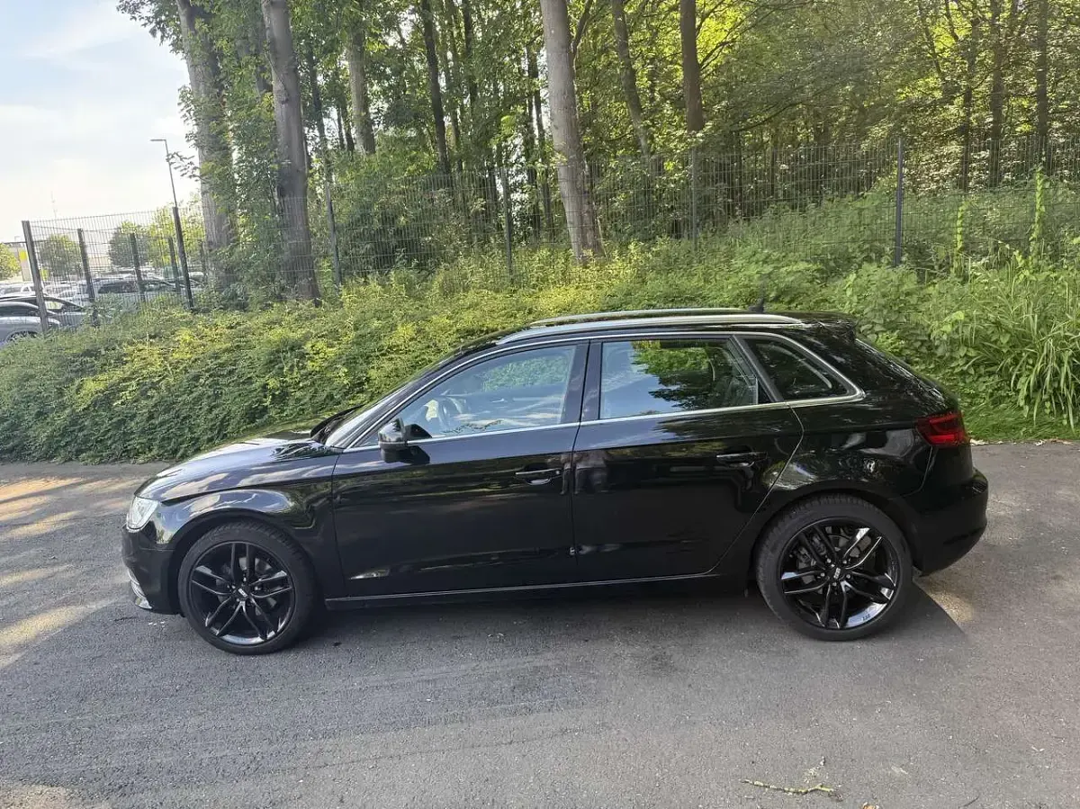 Gebraucht Audi A3 Sportback Ambiente 110 PS (80 kW) 2015 Schwarz Kleinwagen