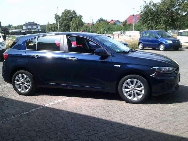 Gebraucht Fiat Tipo Easy 120 PS (88 kW) 2016 Blau Limousine