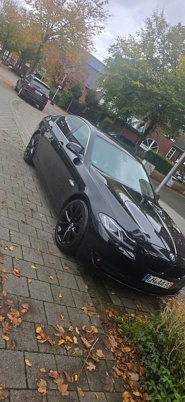 Schwarz Gebraucht 2012 BMW 520 Limousine | 11.900 € - Bild 1/4