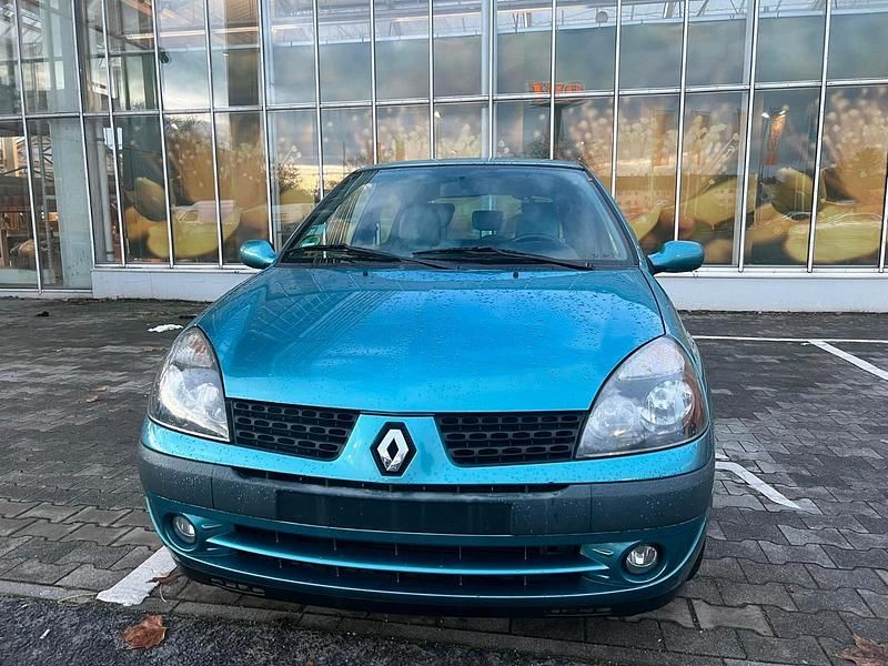 Używany Renault Clio II 88 KM (64 kW) 2002 Niebieski Hatchback
