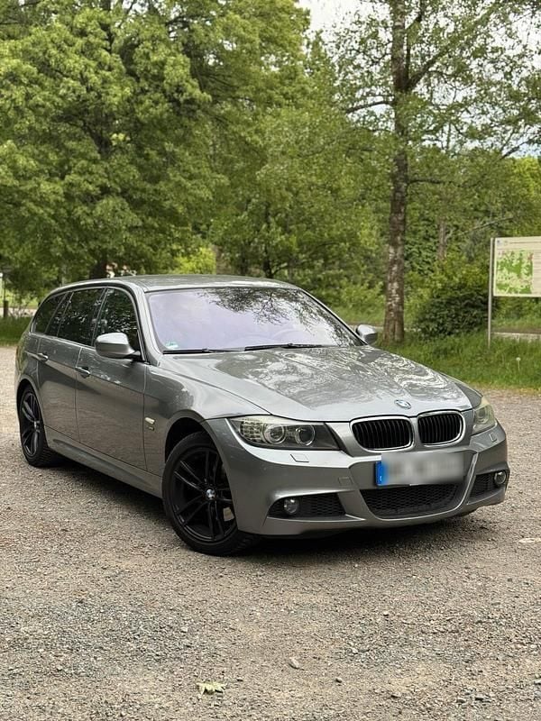 Grau Gebraucht 2009 BMW 320 Kombi | 6.800 € (Etwas zu teuer) - Bild 1/4