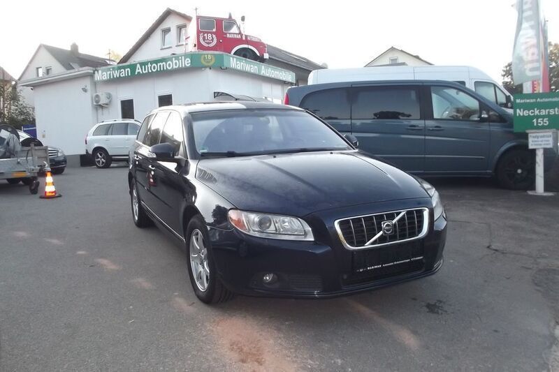 Blau Gebraucht 2009 Volvo V70 Momentum Kombi | 3.999 € (Fairer Preis) - Bild 1/4