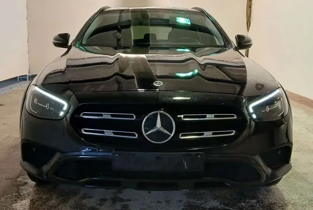 Gebraucht Mercedes E220 All-Terrain Night 194 PS (142 kW) 2021 Obsidianschwarz Kombi