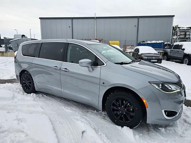 Second-hand Chrysler Pacifica 291 CP (214 kW) 2019 Gri Monovolum