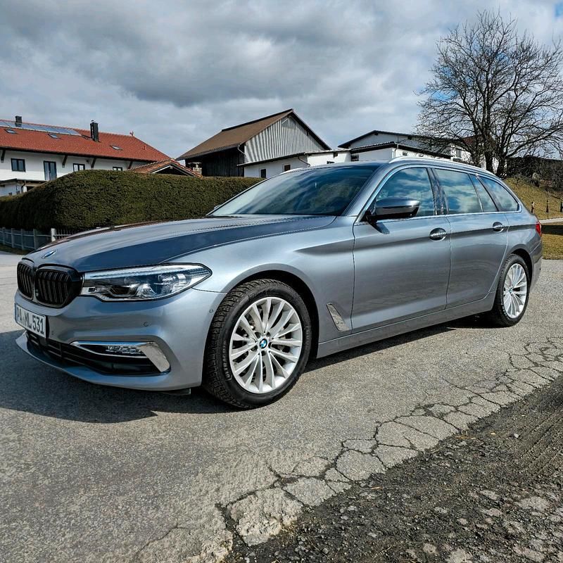 Grau Gebraucht 2018 BMW 530 Luxury Line Kombi | 20.500 € (Superpreis) - Bild 1/4