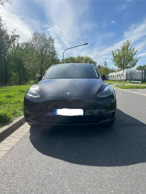 Schwarz Gebraucht 2023 Tesla Model Y Long Range SUV | 38.800 € (Fairer Preis) - Bild 1/4