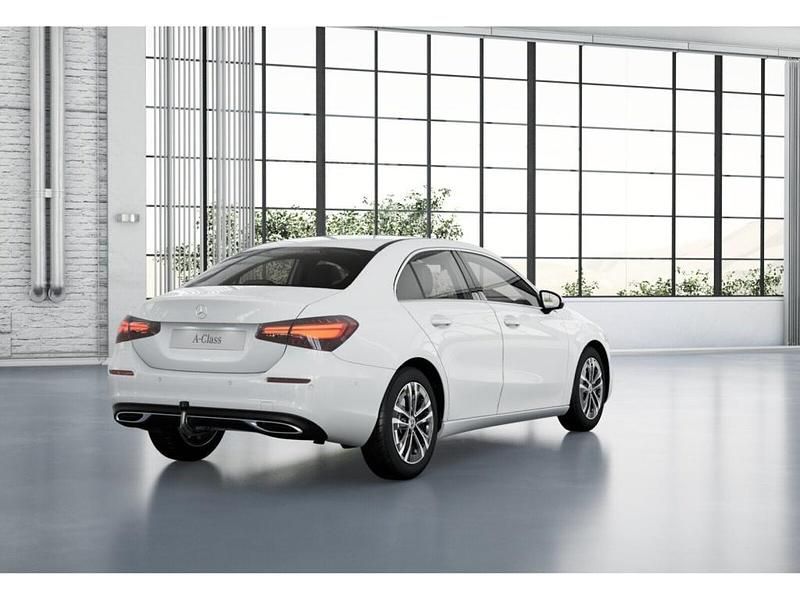 Weiss polarweiß Gebraucht 2024 Mercedes A200 Progressive Limousine | 32.770 € (Etwas zu teuer) - Bild 1/3