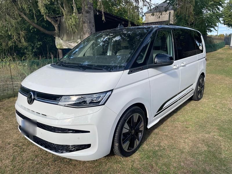 Gebraucht VW Multivan Edition 150 PS (110 kW) 2022 Weiß Van