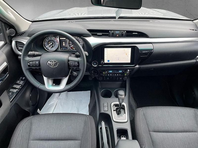 Gebraucht Toyota HiLux Comfort 150 PS (110 kW) 2024 Silber Abholung