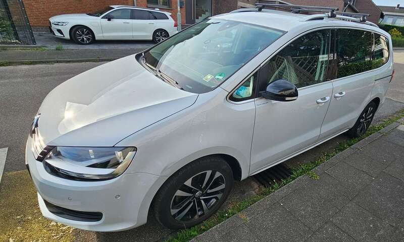 Weiß Gebraucht 2019 VW Sharan IQ Drive Van / Kleinbus | 22.800 € (Guter Preis) - Bild 1/4
