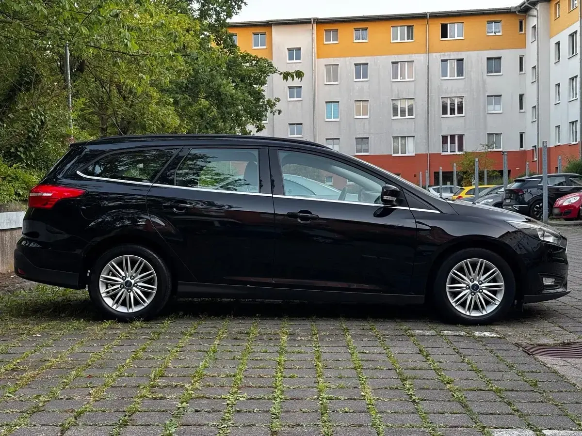Gebraucht Ford Focus 101 PS (74 kW) 2018 Schwarz Kombi