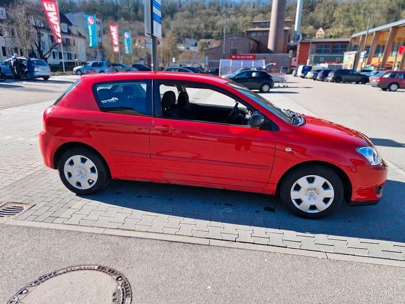 Używany Toyota Corolla 97 KM (71 kW) 2005 Czerwony Coupe