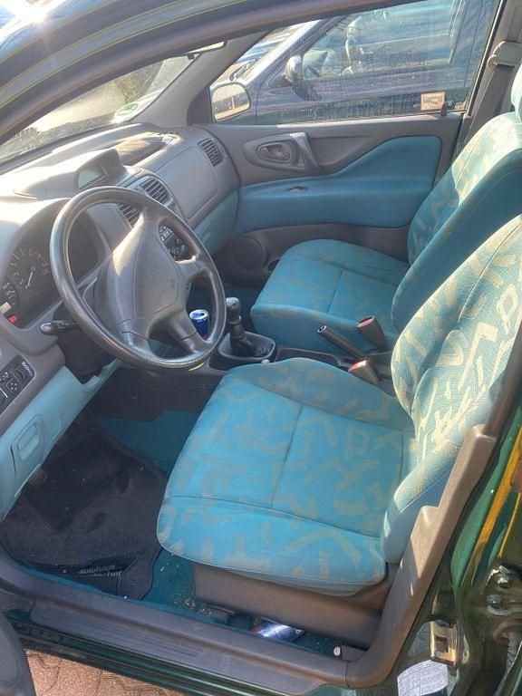 Gebraucht Mitsubishi Space Star 86 PS (63 kW) 2000 Grün Van / Kleinbus