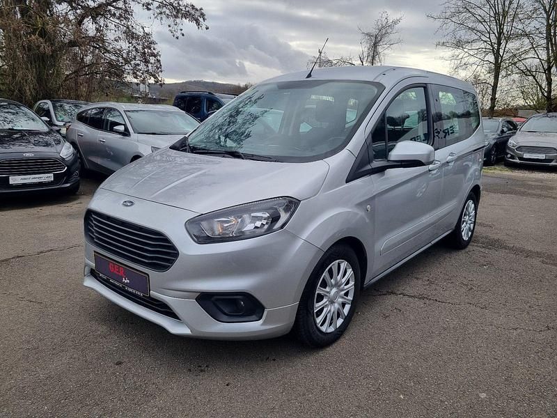 Gebraucht Ford Tourneo Courier 75 PS (55 kW) 2021 Gold Van / Kleinbus