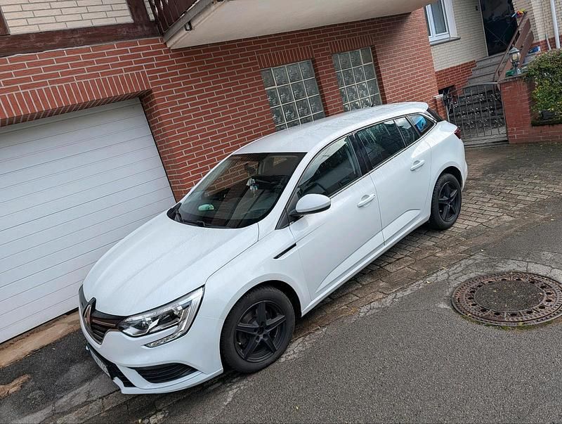 Weiß Gebraucht 2017 Renault Mégane GrandTour Life Kombi | 7.299 € (Superpreis) - Bild 1/4