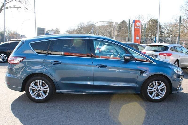 Gebraucht Ford S-MAX Titanium 150 PS (110 kW) 2022 Blau Van / Kleinbus