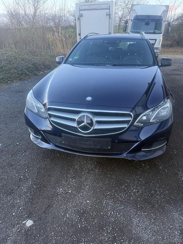 Gebraucht Mercedes 250 203 PS (149 kW) 2014 Schwarz Kombi