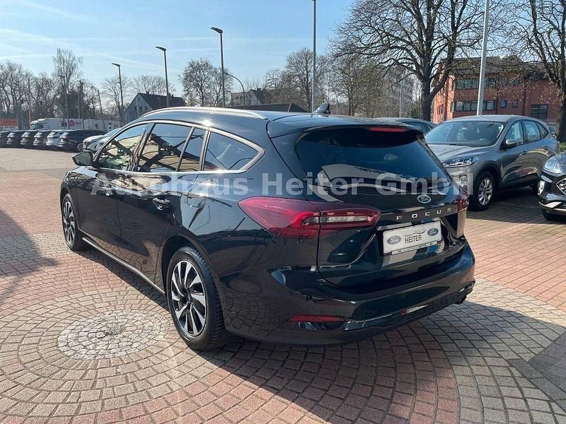 Gebraucht Ford Focus Titanium 125 PS (91 kW) 2024 Schwarz Kombi