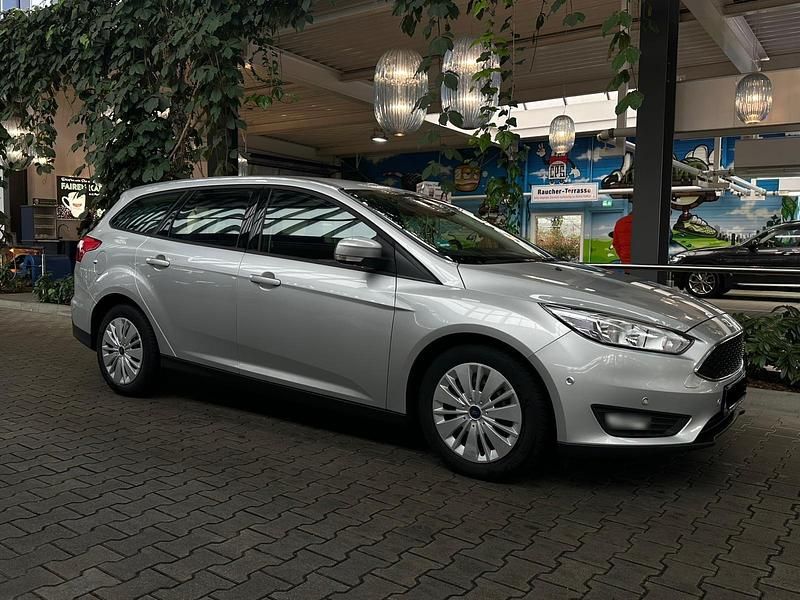 Gebraucht Ford Focus 105 PS (77 kW) 2016 Grau Kombi