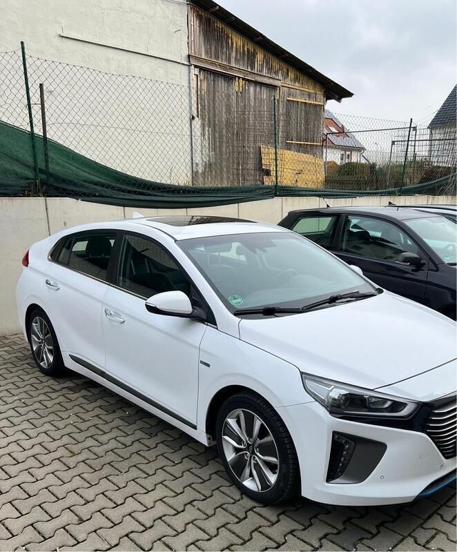 Weiß Gebraucht 2017 Hyundai Ioniq Premium Limousine | 16.100 € (Etwas zu teuer) - Bild 1/4