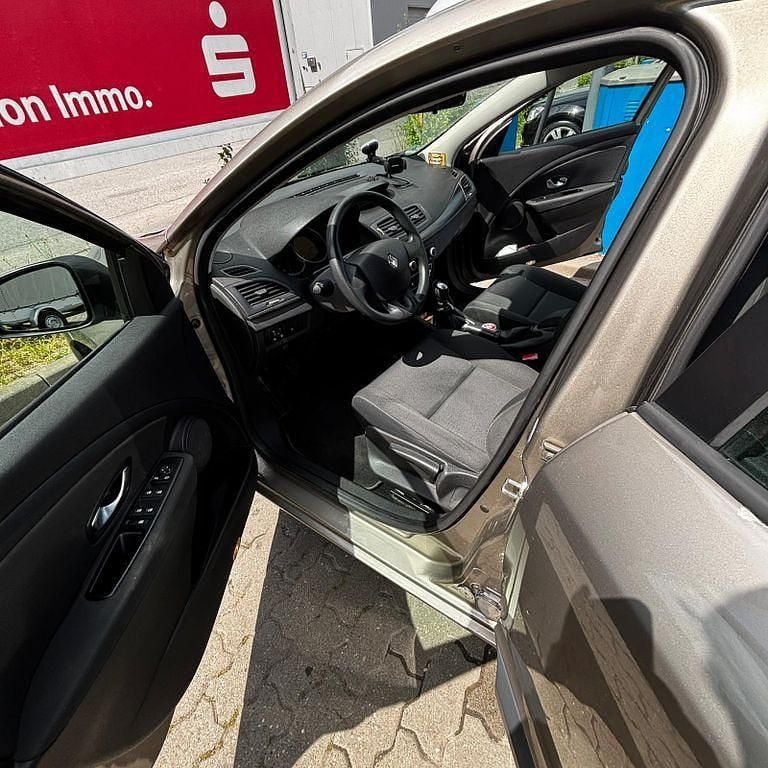 Gebraucht Renault Mégane III Dynamique 131 PS (96 kW) 2010 Beige Limousine