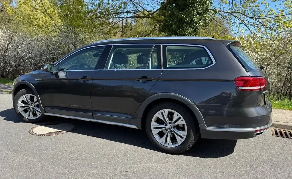Gebraucht VW Passat Alltrack 190 PS (139 kW) 2019 Grau Kombi