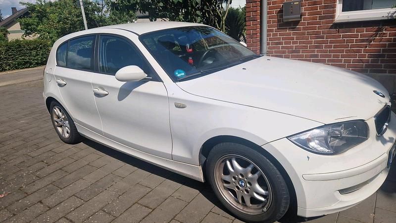 Gebraucht BMW 116 122 PS (89 kW) 2010 Weiß Kleinwagen