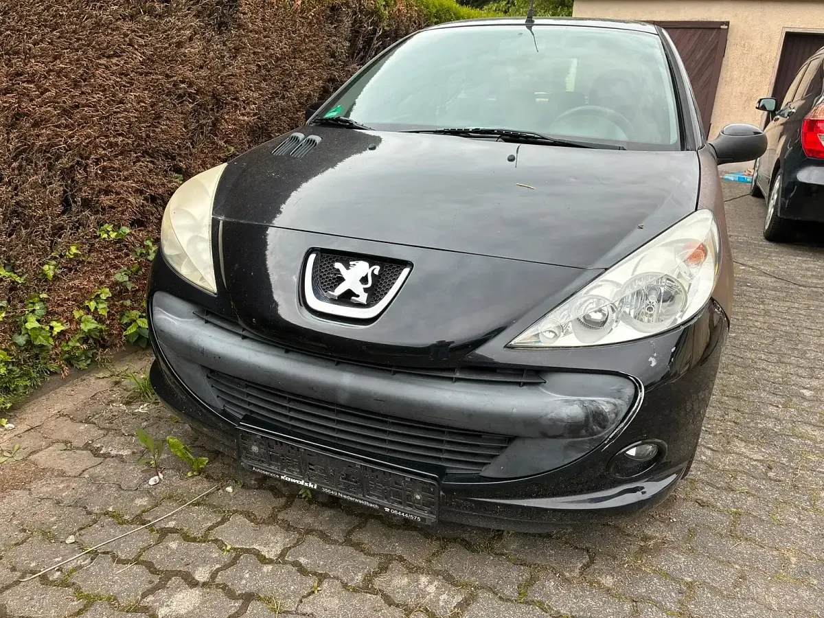 Gebraucht Peugeot 206+ 73 PS (53 kW) 2011 Schwarz Kleinwagen