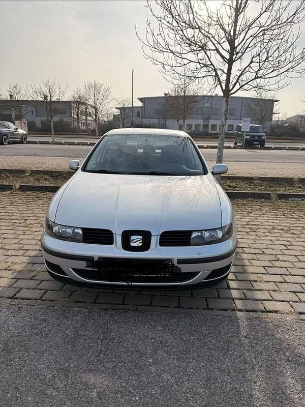 Second-hand Seat Leon 105 CP (77 kW) 2001 Argintiu Berlinǎ