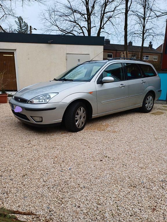 Gebraucht Ford Focus Ghia 131 PS (96 kW) 2002 Silber Kombi