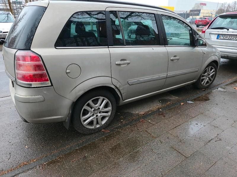 Gebraucht Opel Zafira 125 PS (91 kW) 2007 Gold Van / Kleinbus