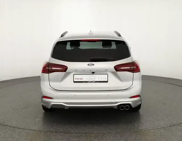Nowe Ford Focus ST-Line X 155 KM (114 kW) 2025 Srebrny Sedan/Limuzyna