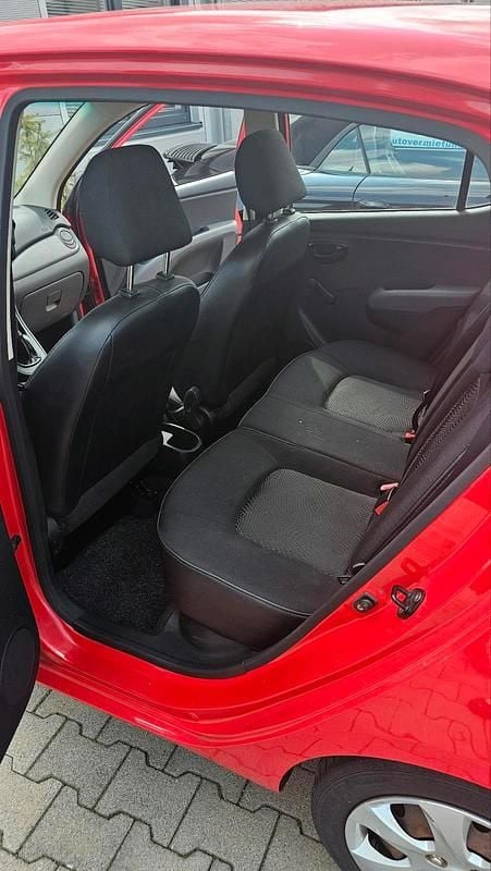 Gebraucht Hyundai i10 69 PS (50 kW) 2011 Rot Kleinwagen