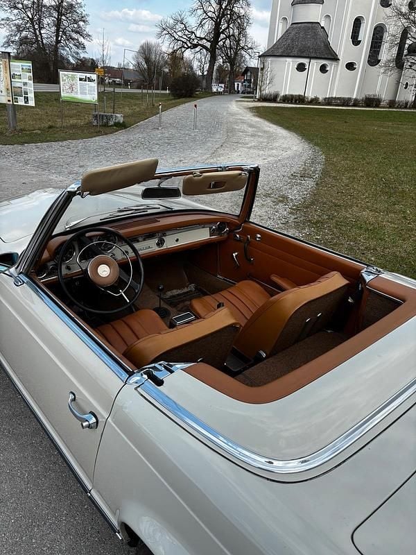 Gebraucht Mercedes 230 150 PS (110 kW) 1966 Beige Cabrio