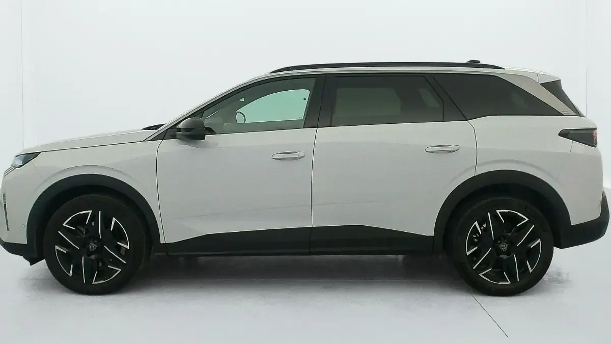 Gebraucht Peugeot 5008 Allure 136 PS (100 kW) 2025 Blanc okenite SUV