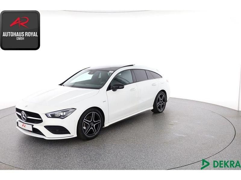 Weiss Gebraucht 2022 Mercedes CLA200 AMG Kombi | 29.680 € (Fairer Preis) - Bild 1/4