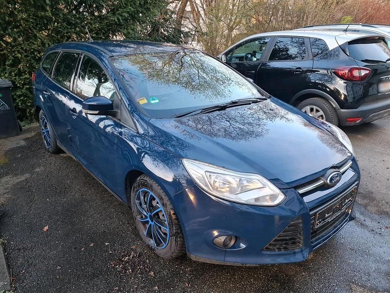 Gebraucht Ford Focus 115 PS (84 kW) 2014 Blau Kombi