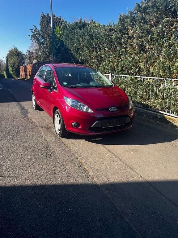 Gebraucht Ford Fiesta Ghia 82 PS (60 kW) 2009 Rot Kleinwagen