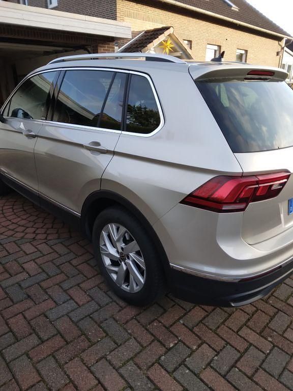Gebraucht VW Tiguan Move 150 PS (110 kW) 2023 Silber SUV