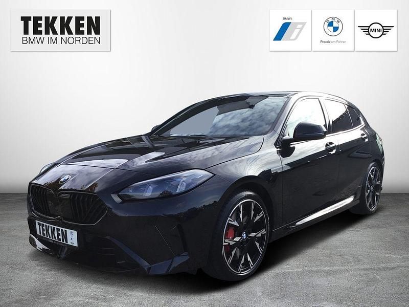 Saphirschwarz Neu 2025 BMW 120 M Sport Kleinwagen | 46.290 € - Bild 1/4