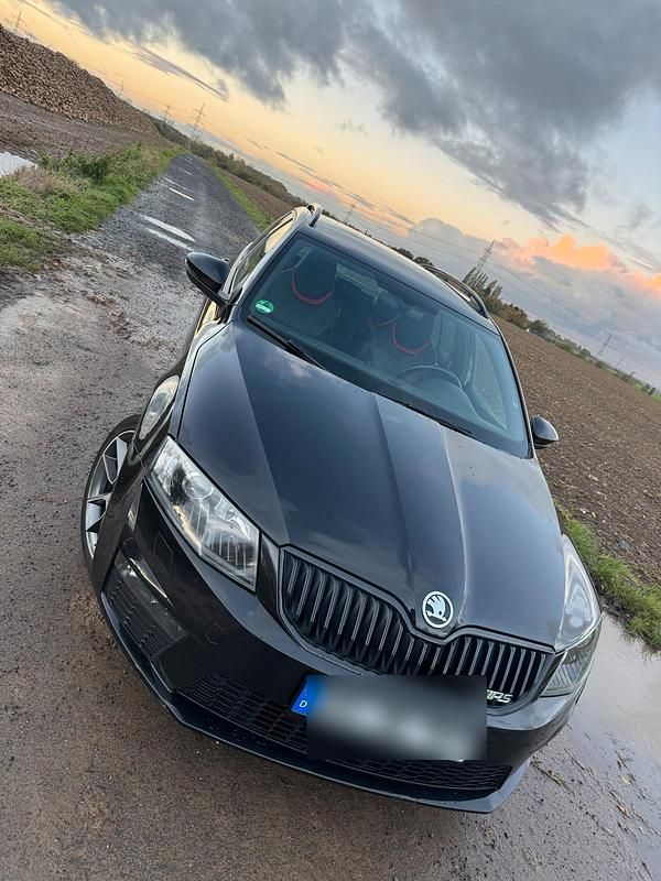 Schwarz Gebraucht 2017 Skoda Octavia RS Kombi | 15.750 € (Fairer Preis) - Bild 1/4