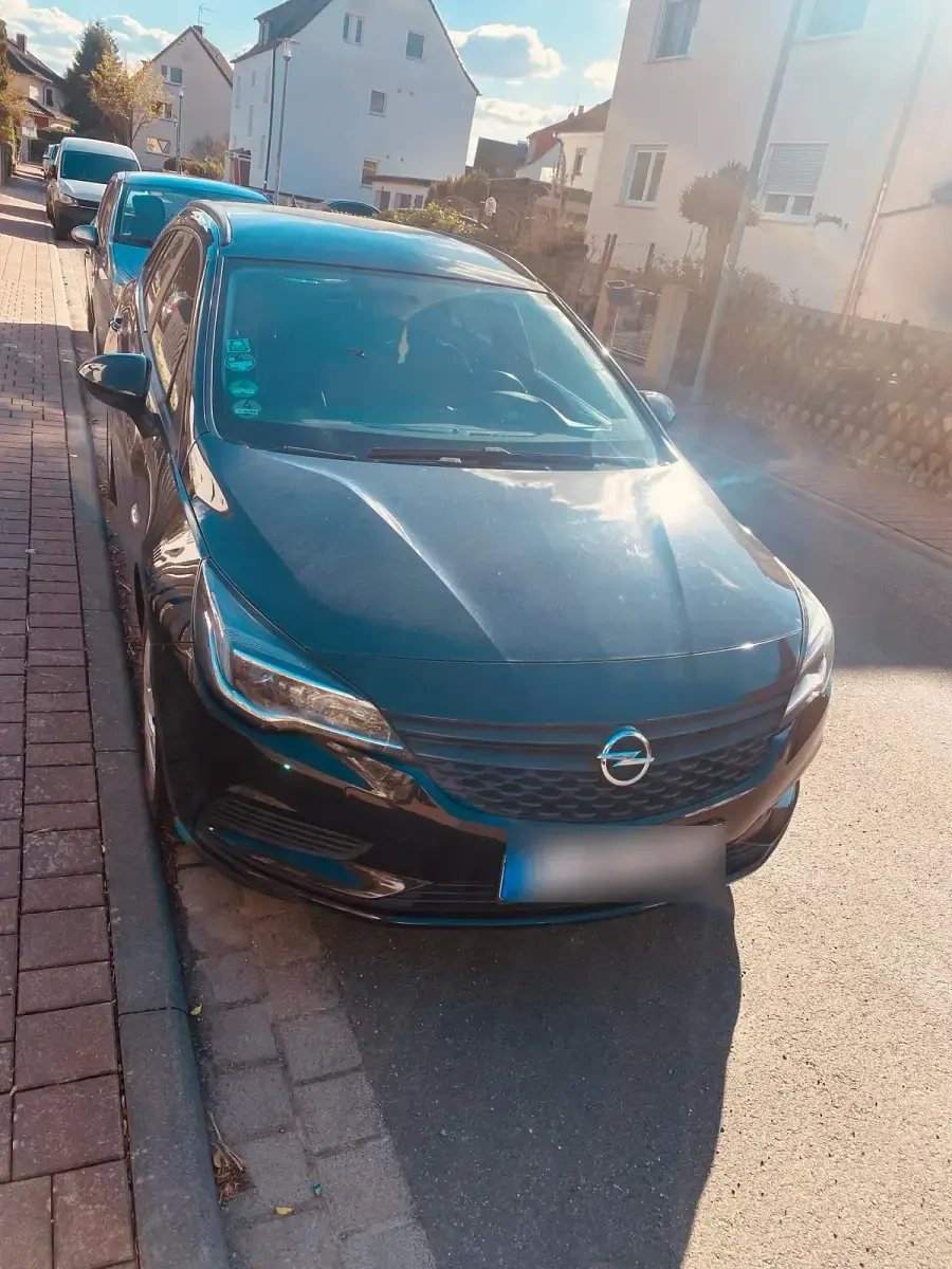Gebraucht Opel Astra 116 PS (85 kW) 2017 Schwarz Kombi