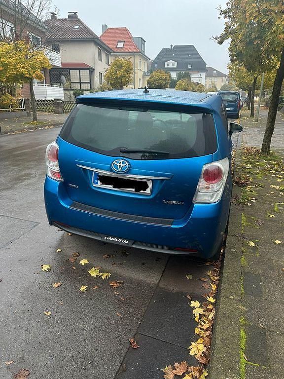 Gebraucht Toyota Verso Executive 177 PS (130 kW) 2013 Blau Van / Kleinbus