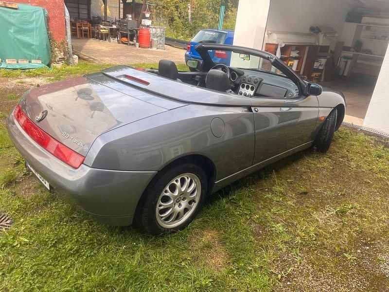 Gebraucht Alfa Romeo Spider 155 PS (114 kW) 2001 Grau Cabrio