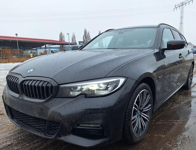 Gebraucht BMW 330e M Sport 292 PS (214 kW) 2021 Schwarz Limousine